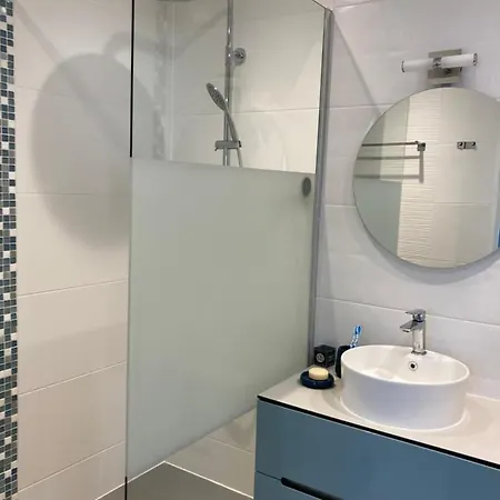 T2 Au Bord Du 艾克斯莱班